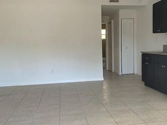 3rd image of 3611 N Dixie Hwy #3627