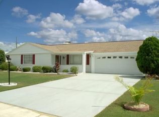 810 Fox Hills Dr, Sun City Center, FL 33573