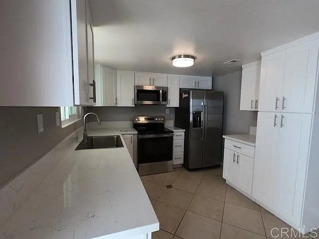 3 bed, 3.5 bath, 1960 sqft, $4,395 — Photo 4