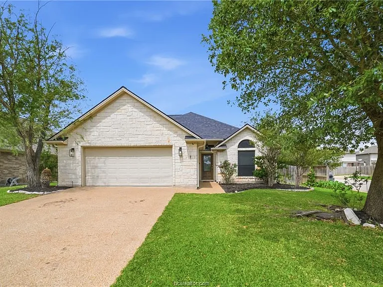 809 Emerald Dove Ave — Photo 1