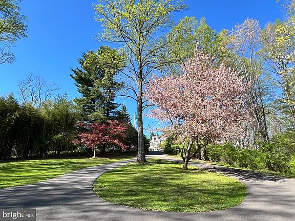 4th image of 8323 Sharon Dr
