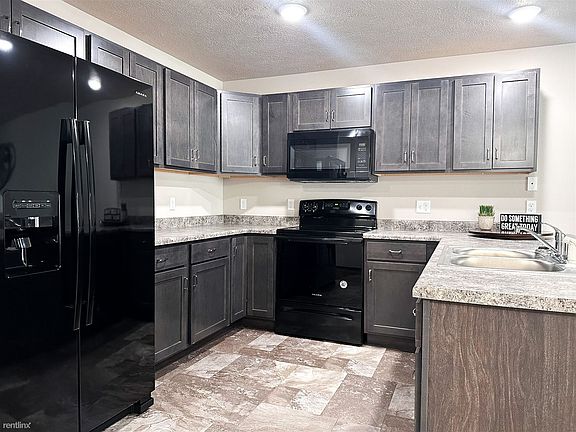 Kitchen-- Tigerway apart. complex
