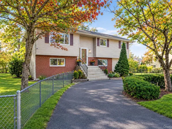 472 Essex Street, Babylon, NY 11704