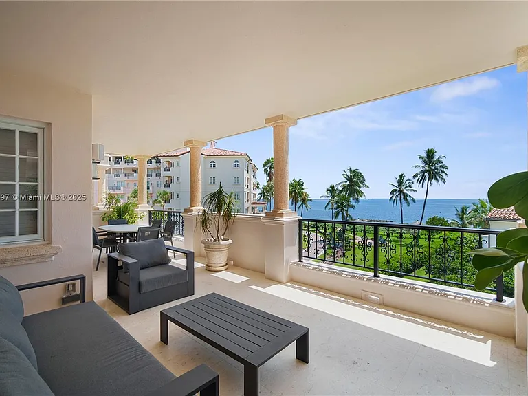 19234 Fisher Island Dr #19234 — Photo 28