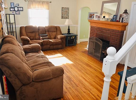 3rd image of 512 Grandview Ave