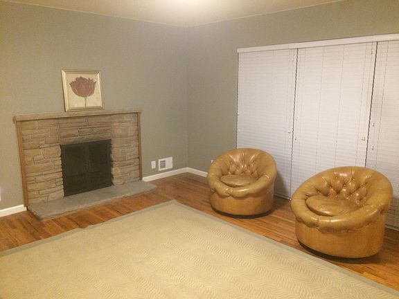 3rd image of 1164 E Sierra Way