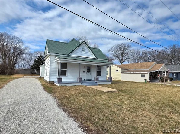 305 S Maple St, Versailles, MO 65084