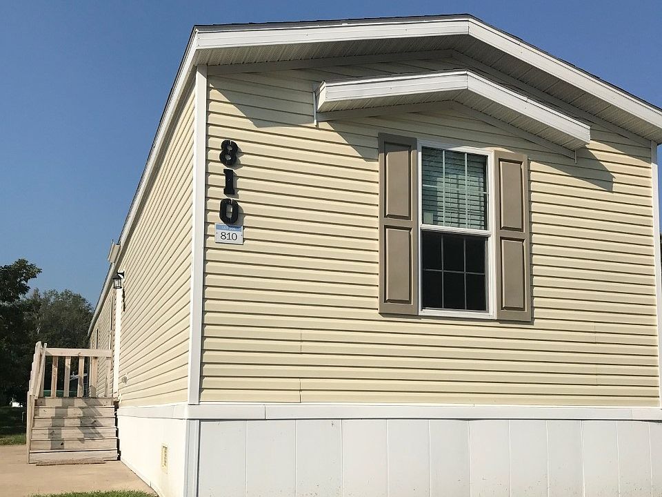 1st image of 810 S 75th St