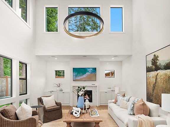 3rd image of 326 157th Avenue NE