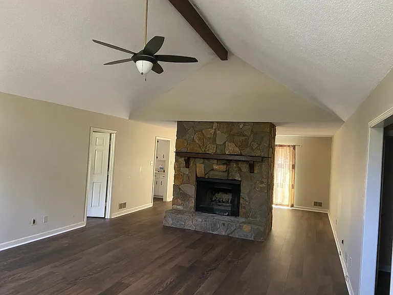 227 Crestline Dr — Photo 3