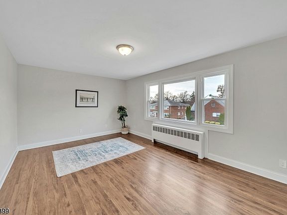 5th image of 186 Eppirt St Floor 2