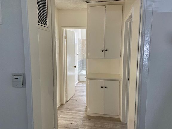 4th image of 7160 De Longpre Ave APT 1