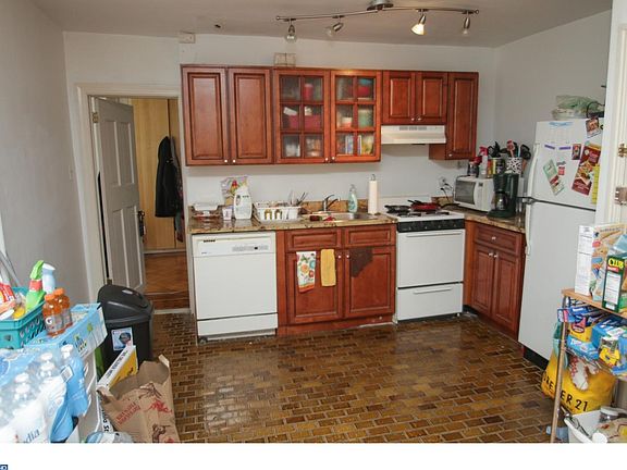 4th image of 418 N 32nd St #2R
