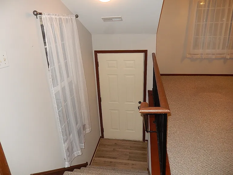 975 Westchester Cir — Photo 8