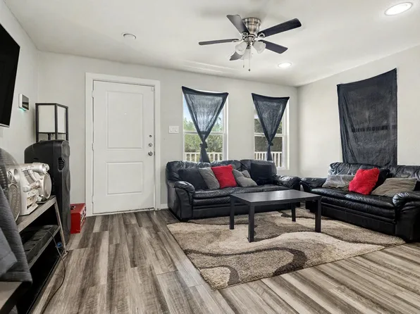 4421 Caplin St, Houston, TX 77026
