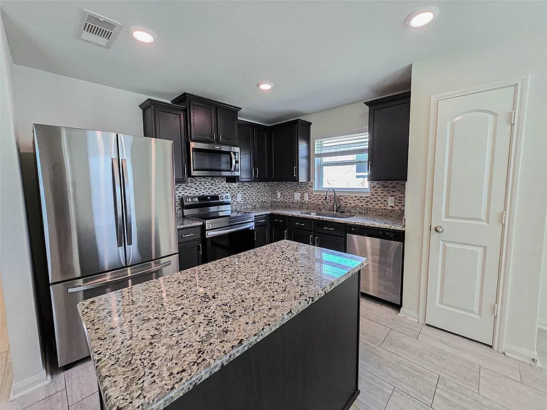 332 Lone Mountain Dr — Photo 8