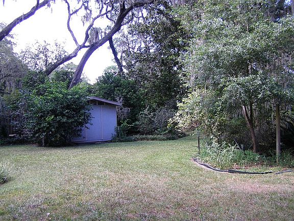  Back yard w. Tool house