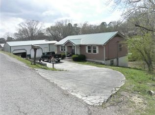 13 Travis Rd, Rossville, GA 30741