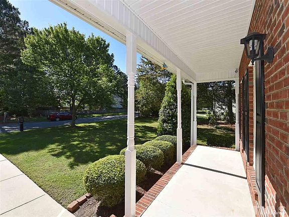 2nd image of 3 Hazelwood Ct