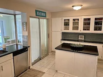 5045 Greenbriar Dr — Photo 19