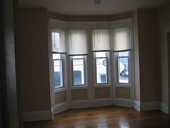 4th image of 115 Grinnell St