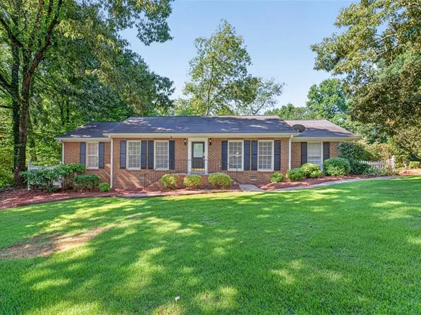 3705 Arrowhead Pl, Gainesville, GA 30506