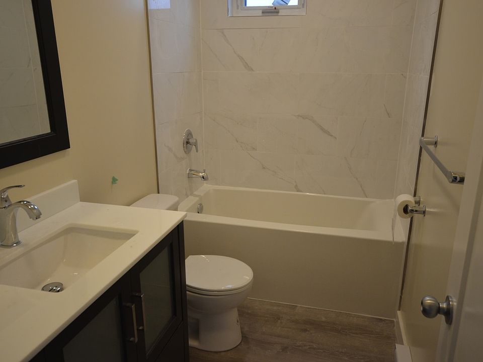 2nd image of 2330 Richmond Rd #202