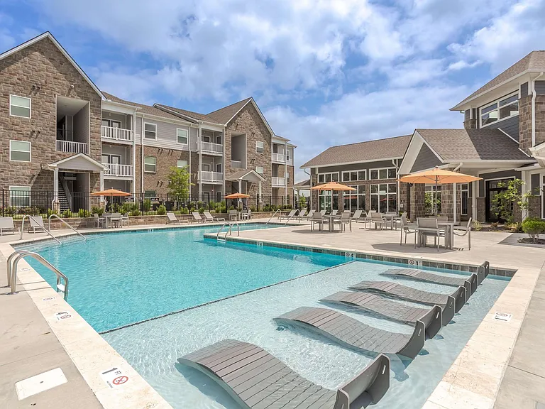 Trails at Hunter Pointe — Photo 9