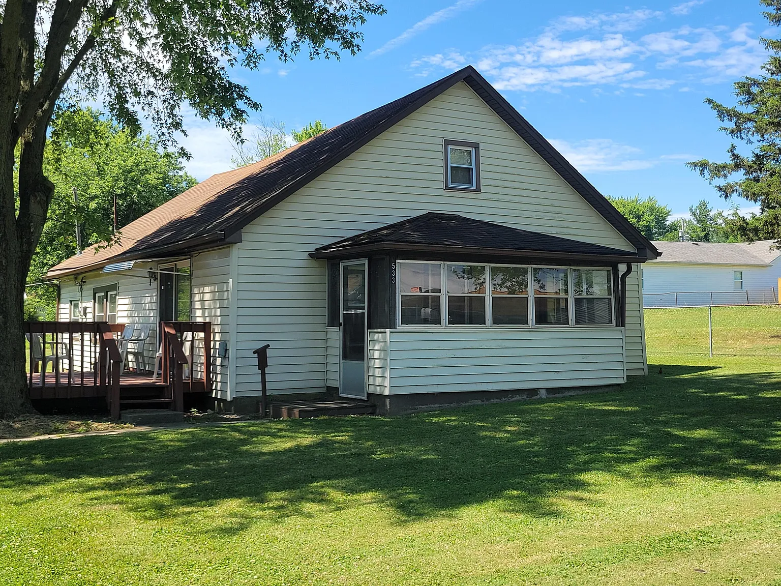 533 Lyle Ave photo 1