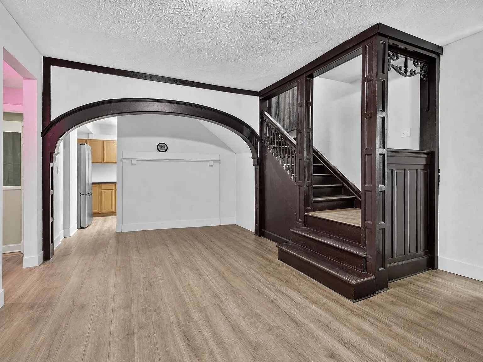 8 bed, 2500 sqft, $3,800 — Photo 3