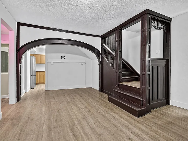 918 Elm St — Photo 3
