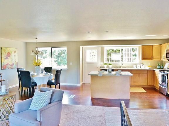 3rd image of 2301 NE Windsor Ct