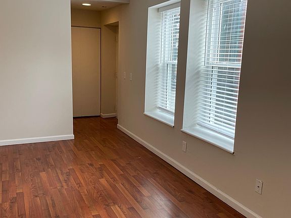 5th image of 305-5322 Savoy Ct