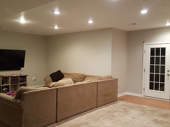 5th image of 910 Bellflower Dr