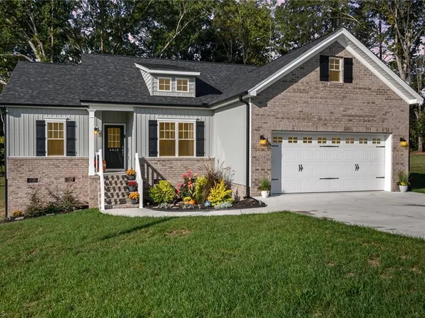 4810 Lord Andrews Pl, Liberty, NC 27298