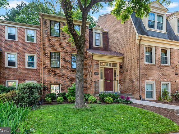 3rd image of 11404 Dorchester Ln