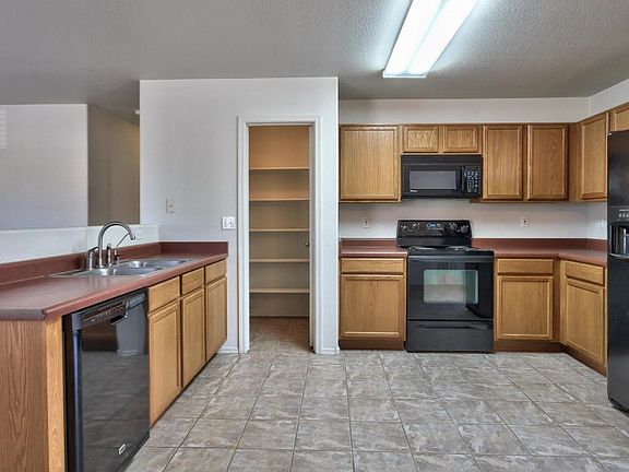 2nd image of 2847 W Santa Cruz Ave