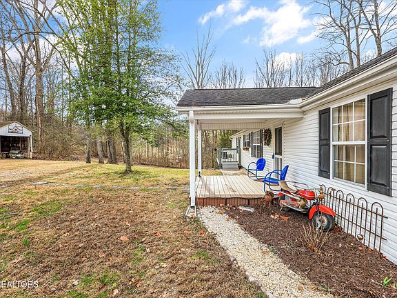 5th image of 228 Shelby Dr