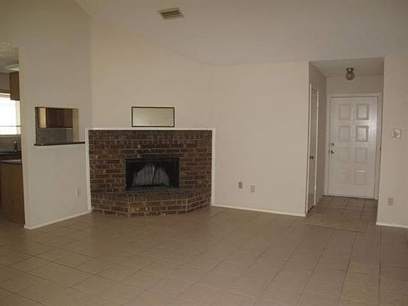 4th image of 830 Larue Dr