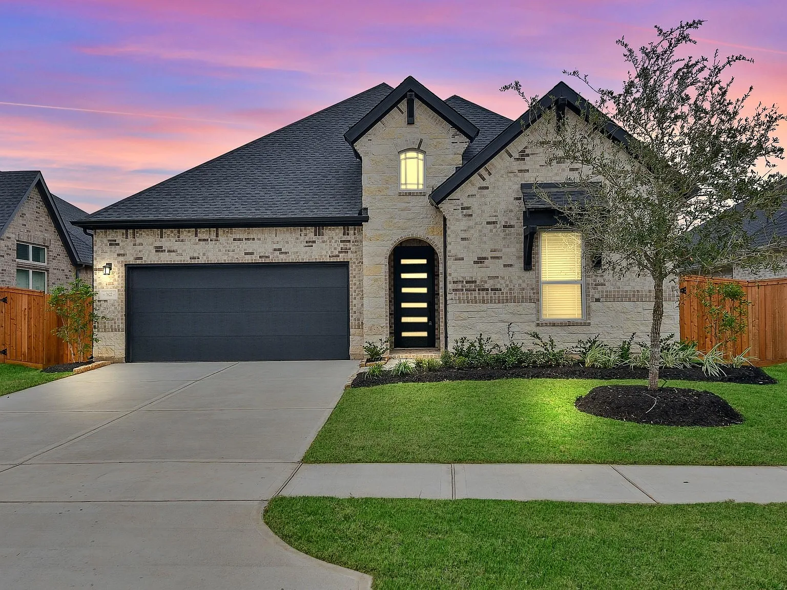 4 bed, 3.0 bath, 2408 sqft, $2,900 — Photo 2