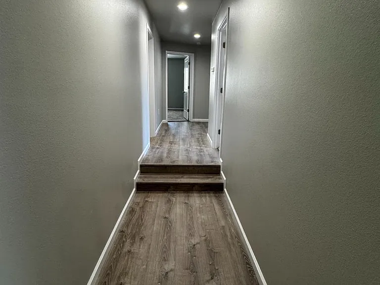 4832 N Fruit Ave — Photo 9