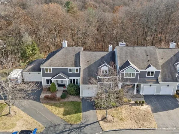 88 Cobblers Sq, Sparta, NJ 07871