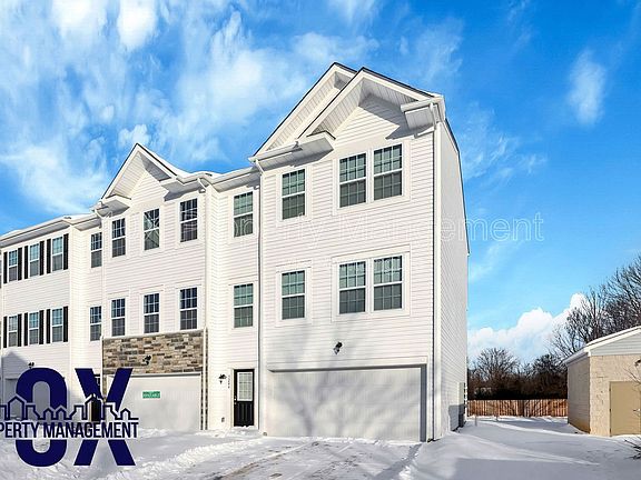 3rd image of 3246 Mackinac Dr