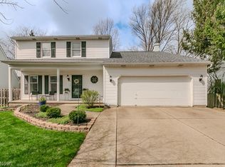 5459 Oak Ridge Dr, Willoughby, OH