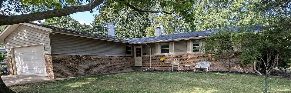 1st image of 123 W Royal Dr