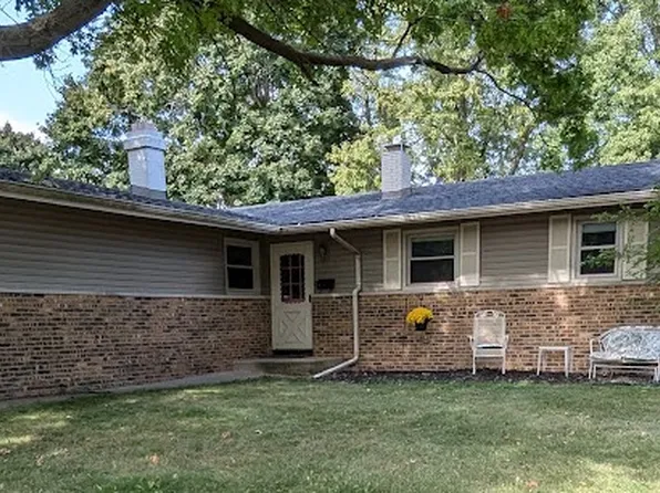 123 W Royal Dr, Dekalb, IL 60115