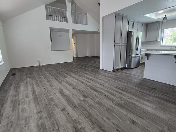 4th image of 2030 Edgewater Rd