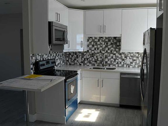 4th image of 470 NE 126th St