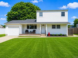 117 Timberline Dr, Brentwood, NY 11717
