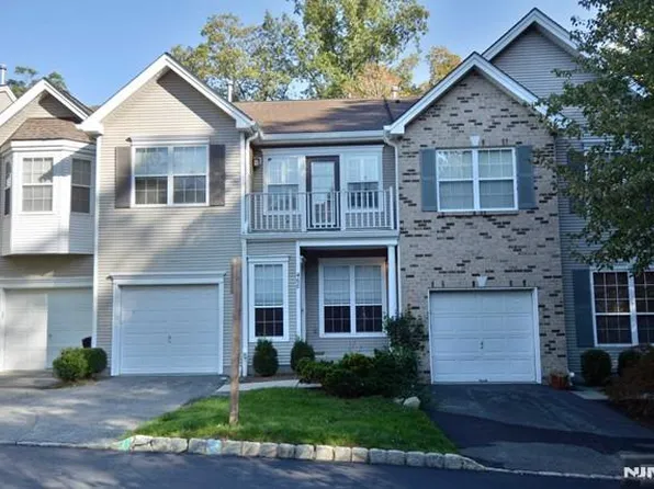 468 Mahogany Ct, Mahwah, NJ 07430